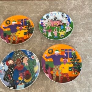 Christmas plates st of 4